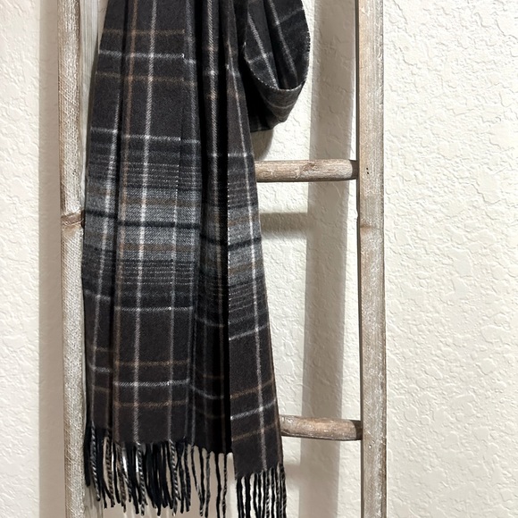 Nordstrom 100% Cashmere Unisex Scarf - Picture 2 of 7